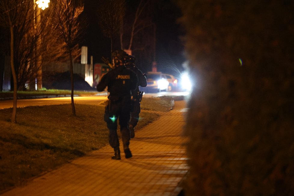 Policisté vyšetřují dvě podezřelá úmrtí v Klánovicích.