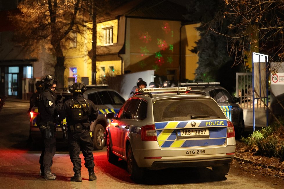 Policisté vyšetřují dvě podezřelá úmrtí v Klánovicích.