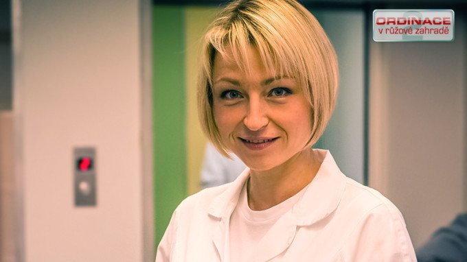 Klára Cibulková jako doktorka Andrea Blechová.