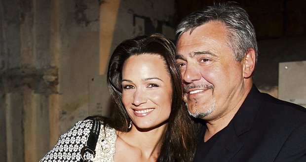 Klára Doležalová čeká s manželem Miodragem Maksimovičem druhé dítě. Brali se v roce 2001.