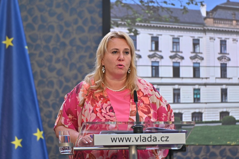 Ministryně pro místní rozvoj Klára Dostálová na tiskové konferenci vlády (10. 6. 2019)