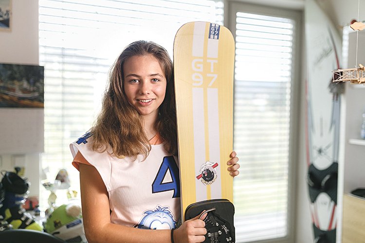 Klára Šonková: 14 let, Černošice. Sbírá úspěchy v alpském lyžování a snowboardingu (paralelní slalom a paralelní obří slalom).