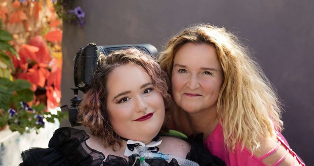 S maminkou Mirkou má Klára hlavu plnou plánů, jak pomoci jiným.