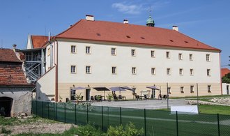 Stomilionovou rekonstrukcí kláštera v Mělníku vznikl domov pro seniory