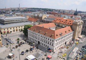 Klášter, který se prodá v aukci, stojí v srdci Prahy - na náměstí Republiky.