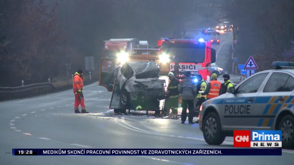 U Klášterce nad Ohří uhořel v sobotu řidič (†52): Nehodu prý zavinil mladík v luxusním autě