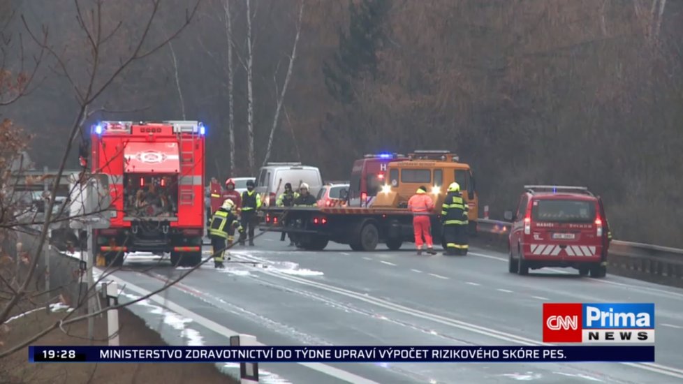 U Klášterce nad Ohří uhořel v sobotu řidič (†52): Nehodu prý zavinil mladík v luxusním autě