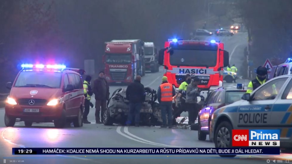 U Klášterce nad Ohří uhořel v sobotu řidič (†52): Nehodu prý zavinil mladík v luxusním autě
