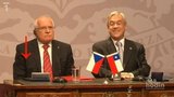 Hit internetu: Václav Klaus si v Chile "vypůjčil" pero