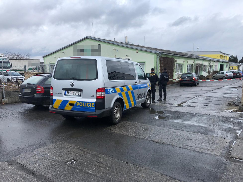 Policie vyšetřuje vraždu, ke které došlo v areálu autodopravy v Klatovech.