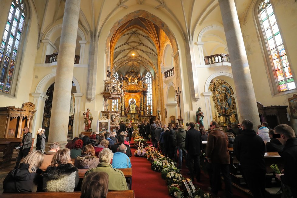 Poslední sbohem ubodanému šéfovi: Klatovští kamioňáci Jirkovi uspořádali spanilou jízdu