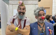 Izraelští klauni pomáhají traumatizovaným dětem: Rozesmát je  nedokážou