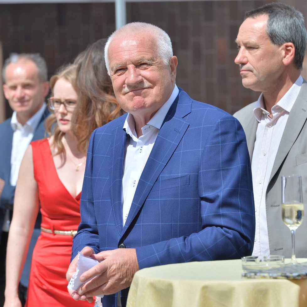 Exprezident Václav Klaus (na snímku) oslavil 19. června v Praze na Štvanici své 75. narozeniny.