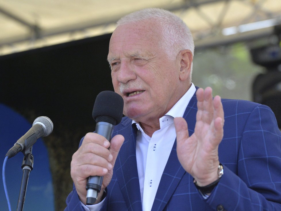 Exprezident Václav Klaus (na snímku) oslavil 19. června v Praze na Štvanici své 75. narozeniny.