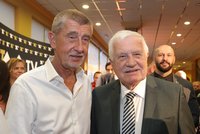 Se Zemanem a Klausem na oslavě i Macinka a Turek: Loni opozice, teď vládní síla. Přidá se Babiš?