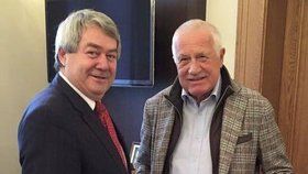 Exprezident Václav Klaus se sešel s předsedou KSČM Vojtěchem Filipem. Na uprchlíky prý mají společný názor.