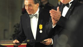Václav Klaus a Karel Gott na Pražském hradě v roce 2009