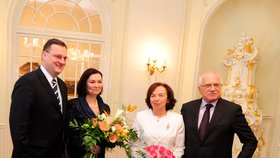 Lány 2011: Petr Nečas a Radka Nečasová na návštěvě u Václava Klause a jeho manželky Livie