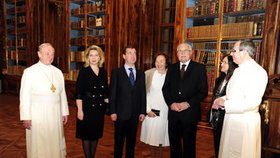 Prezident Klaus vzal první ruský pár na prohlídku do Strahovského kláštera