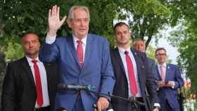 Prezident Miloš Zeman na oslavě 78. narozenin bývalé hlavy státu Václava Klause (19. 6. 2019)