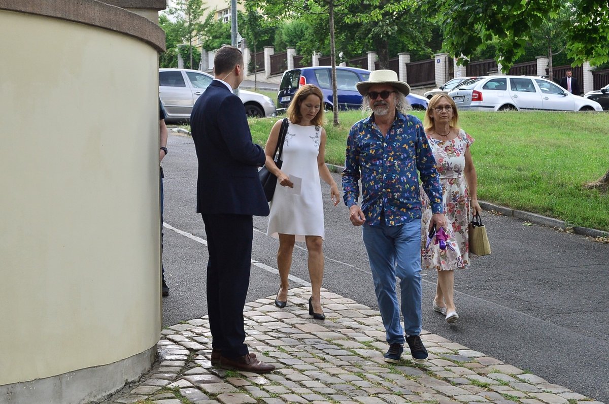 Ondřej Hejma při svém příchodu na oslavu 78. narozenin exprezidenta Klause (19.6.2019)