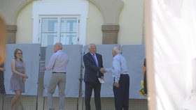 Bývalý prezident Václav Klaus a gratulanti na oslavě jeho 76. narozenin