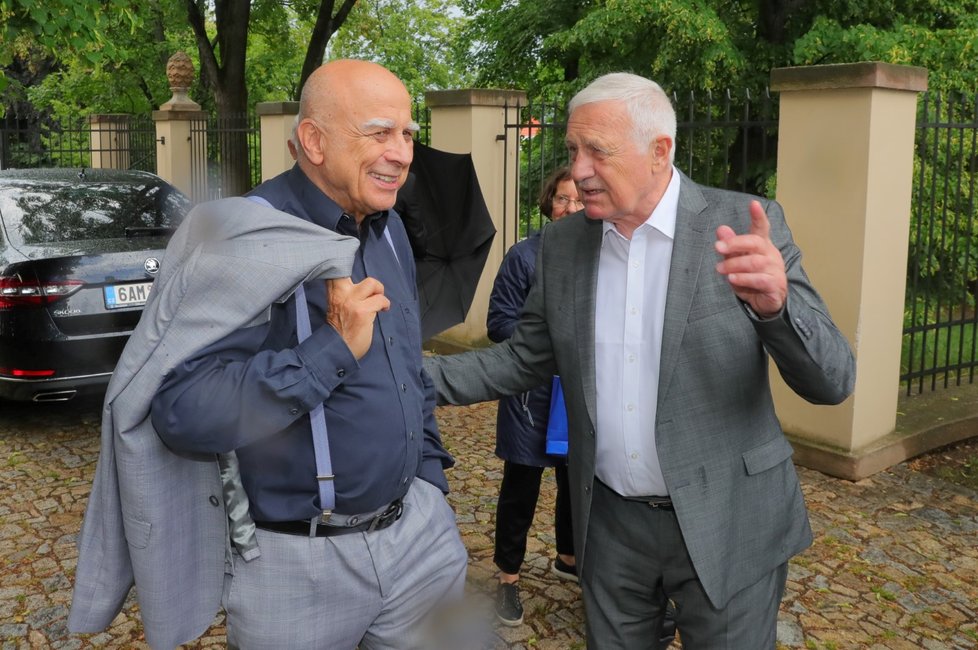 Ivan Mládek a Václav Klaus na oslavě exprezidentových 78. narozenin (19. 6. 2019)