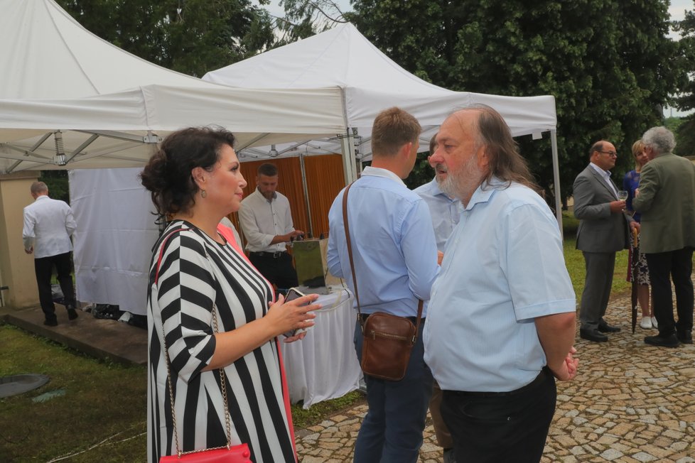 Jana Bobošíková v rozhovoru s Ladislavem Jaklem na oslavě 78. narozenin exprezidenta Václava Klause (19. 6. 2019)