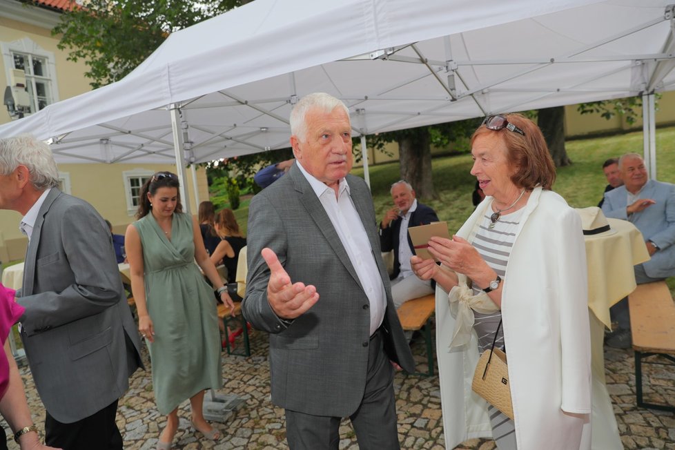 Václav Klaus s manželkou Livií na oslavě svých 78. narozenin (19. 6. 2019)