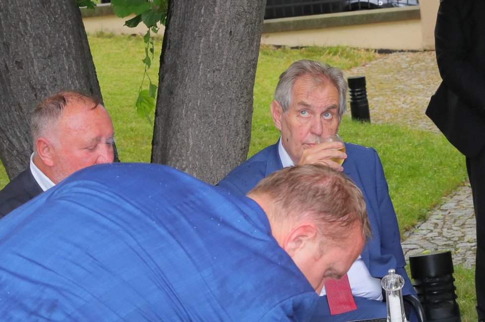 Miloš Zeman na oslavě 78. narozenin exprezidenta Václava Klause (19. 6. 2019)