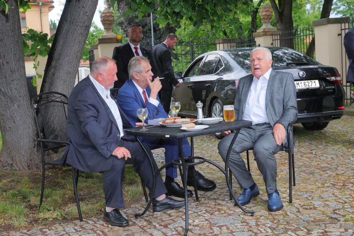 Vítězslav Jandák, Václav Klaus a Miloš Zeman na oslavě Klausových 78. narozenin (19. 6. 2019)