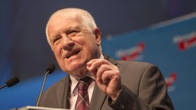 Řečníkem na sjezdu Alternativy pro Německo byl i bývalý český prezident Václav Klaus. Opakovaně sklidil bouřlivý potlesk.
