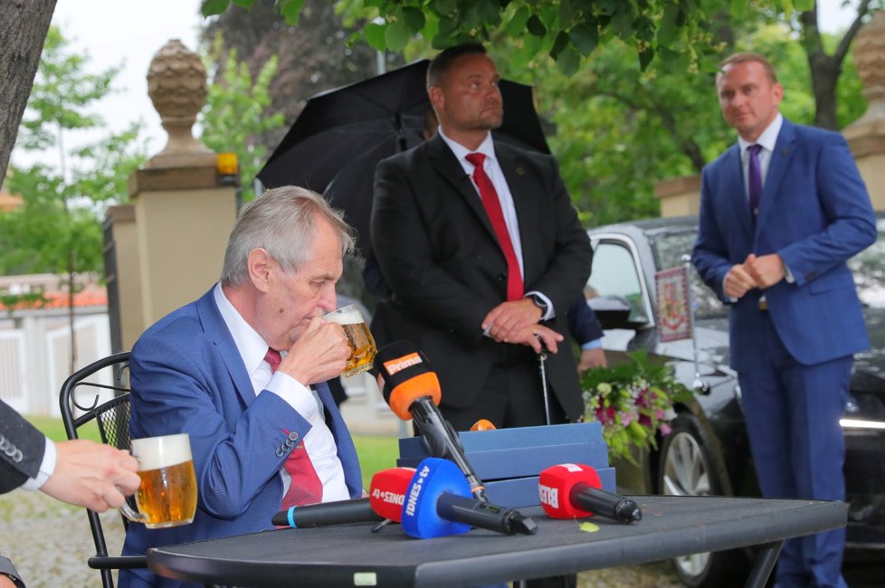 Miloš Zeman na oslavě 78. narozenin exprezidenta Václava Klause (19. 6. 2019)