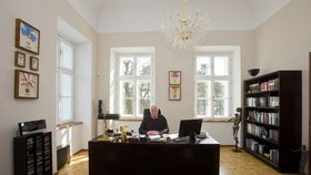 Pracovna Václava Klause je zařízena ve stylu amerických prezidentů