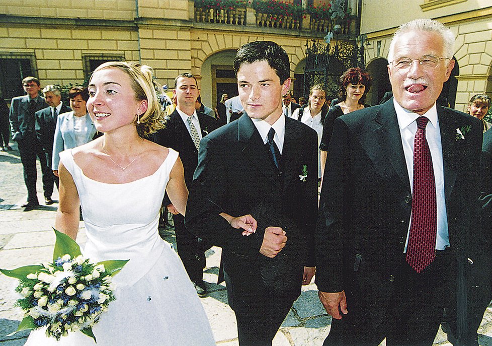 2000 – 2018 Jan Klaus se oženil s překladatelkou a tlumočnicí Veronikou. Loni už měl jinou partnerku.