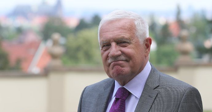 Václav Klaus prý prošel proměnou. „Jako ministr financí byl Václav Klaus můj politický protivník, jako premiér, to už se to lámalo, a jako prezident to byl jeden z nejlepších prezidentů, které tato země měla,“ tvrdí Bartončík.