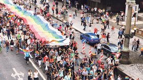 Před rokem prošel průvod gayů Prahou poprvé