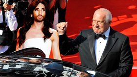 Bývalý prezident Václav Klaus a rakouská vousatá zpěvačka Conchita Wurst (montáž)