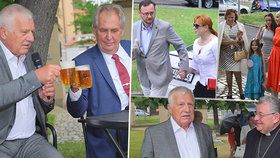 Klaus při své oslavě sepsul Kalouska, Zeman se dožadoval piva. Přišli i Nečasovi či Duka.