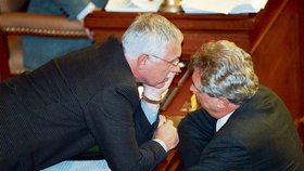 1998: Klaus jako šéf Sněmovny rozmlouvá s premiérem Zemanem.