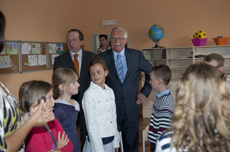 Klaus v Ostravské škole mluvil s dětmi
