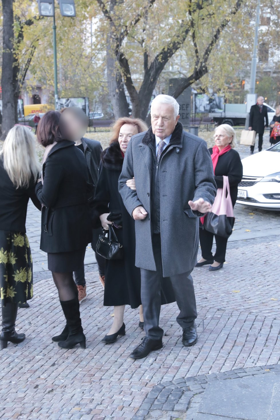 Livia Klausová slaví 75 let: Několik dní před oslavou se konala slavnostní mše. Na snímku s manželem a exprezidentem Václavem Klausem (6. 11. 2018)