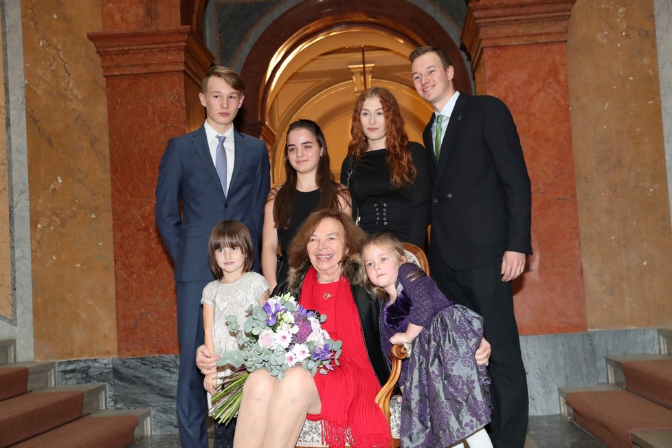 Livia Klausová slavila své 75. narozeniny s týdenním předstihem. Svou rodinu pozvala na koncert do Rudolfina (4.11.2018)