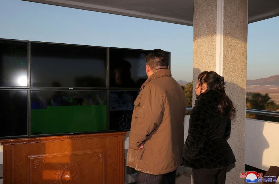 Šest z deseti Severokorejců živoří: Kimova dcera se mezitím promenáduje v bundě za 41 000!