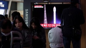 KLDR vyslala špionážní družici na oběžnou dráhu, startu přihlížel diktátor Kim.
