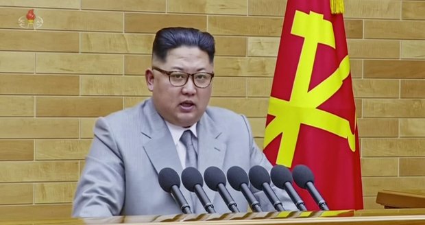 Diktátor Kim má odpalovací tlačítko jaderných raket na stole, pochlubil se
