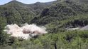 Likvidace hlavní jadernou střelnici u obce Pchunggje. Likvidace hlavní jadernou střelnici u obce Pchunggje.