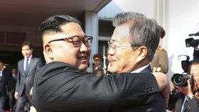 Když Kim potkal Muna: Severní a Jižní Korea ukázaly světu „doják“