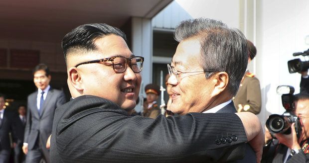 Kim a Mun opět spolu. Šéfové korejských států se překvapivě potkali znovu