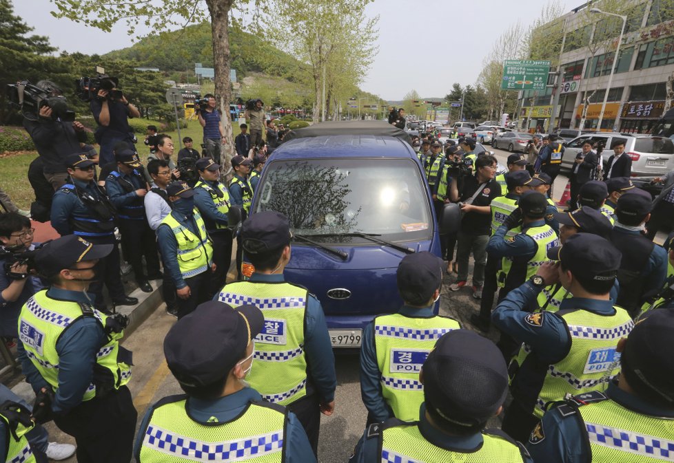 Jihokorejská policie zasáhla proti severokorejským zběhům, kteří do KLDR posílají letáčky kritizující Kimův režim.